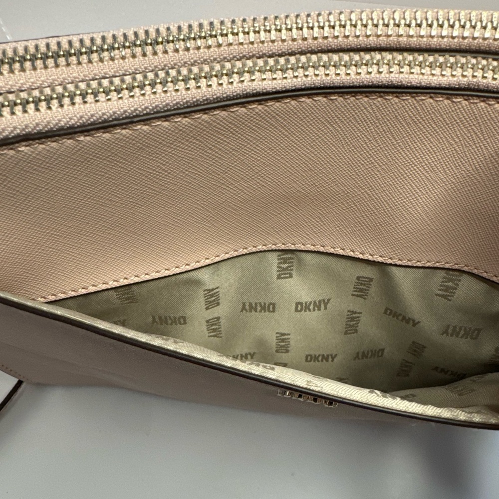 ☘️#119 DKNY EUC Bryant Park Top Zip Pink Crossbody Bag - Picture 5 of 15